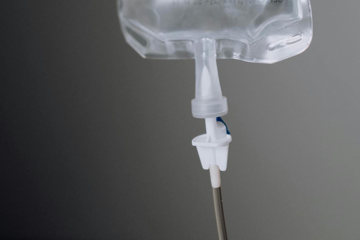 Advierten riesgos por uso inadecuado de sueroterapia