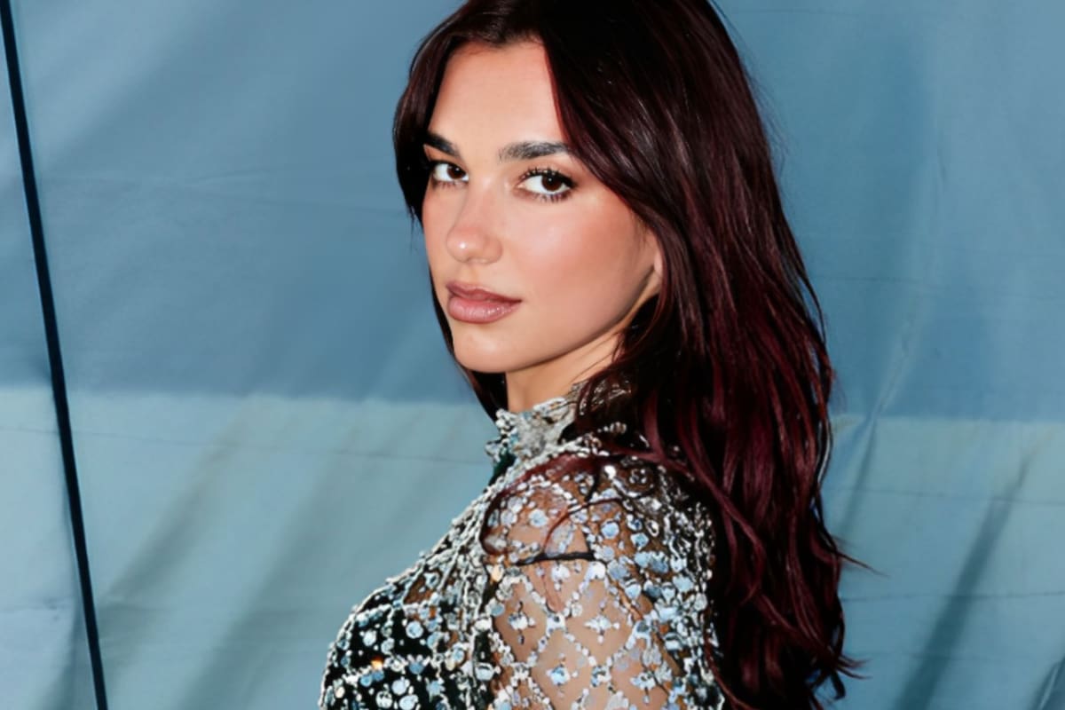 Dua Lipa deslumbra en Bogotá y sorprende cantando “Antología” de Shakira en El Campín