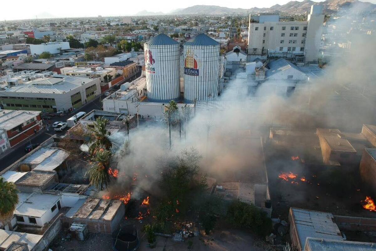 Rescatan a dos personas de la tercera edad de incendio