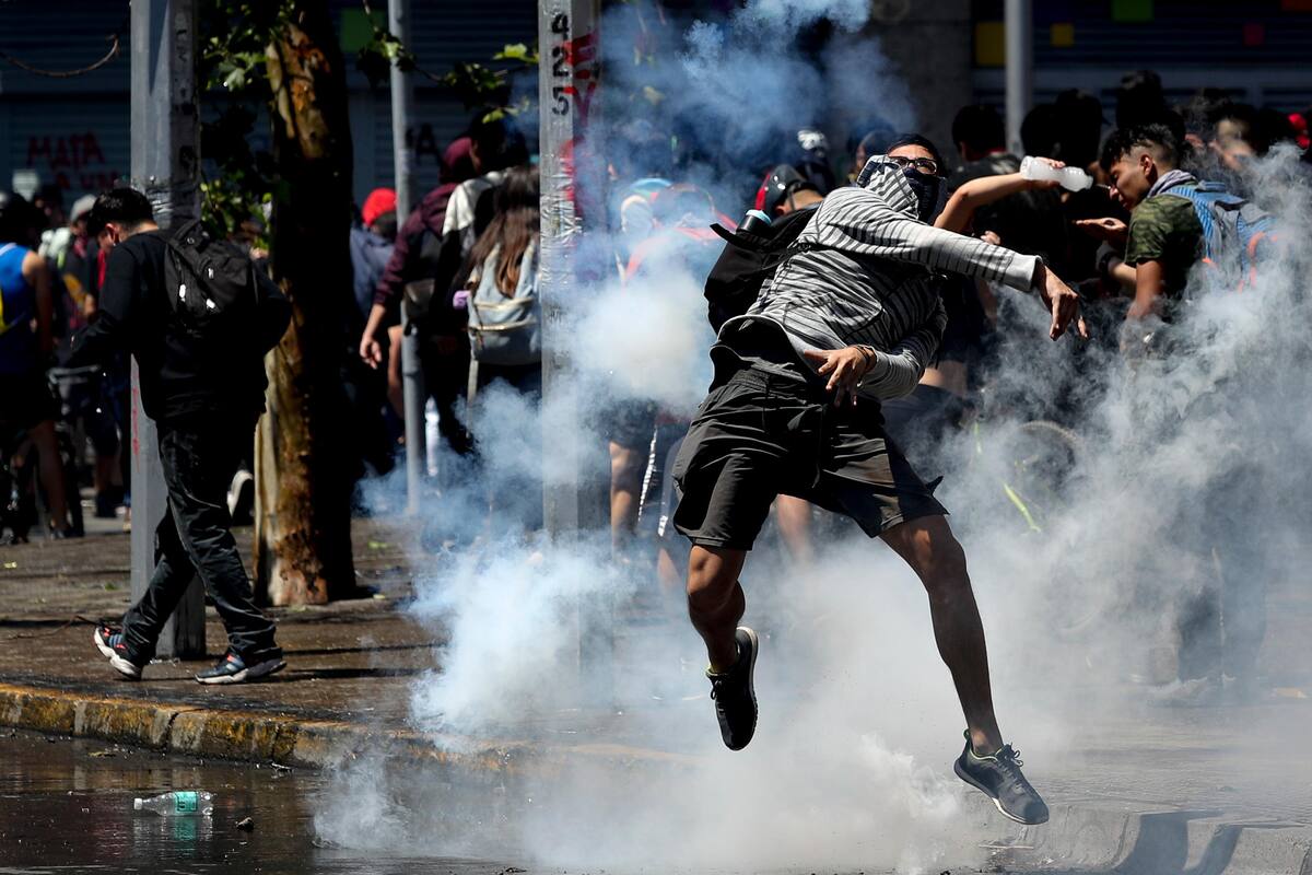 Chile: Resurgen enfrentamientos entre policías y manifestantes