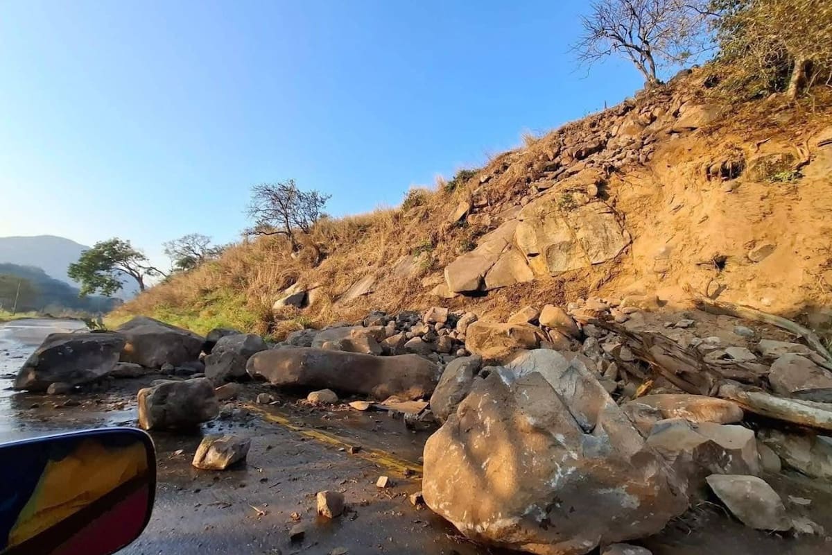 Sismo de 6.5 grados provoca fugas de gas, derrumbes carreteros y daños en infraestructura médica en Guerrero