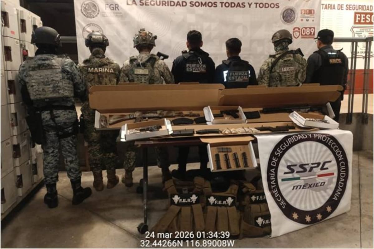 Marina y corporaciones aseguran armas, cartuchos y equipo táctico en operativos en Tijuana