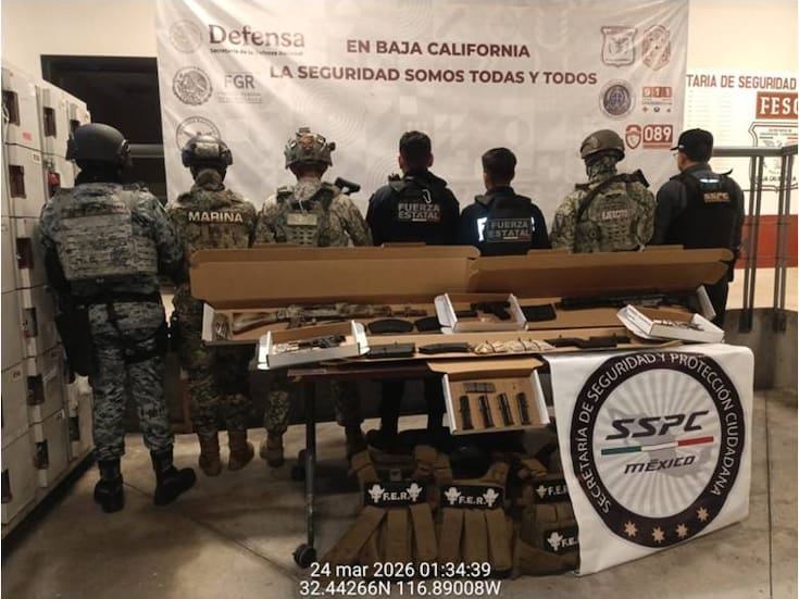 Marina y corporaciones aseguran armas, cartuchos y equipo táctico en operativos en Tijuana