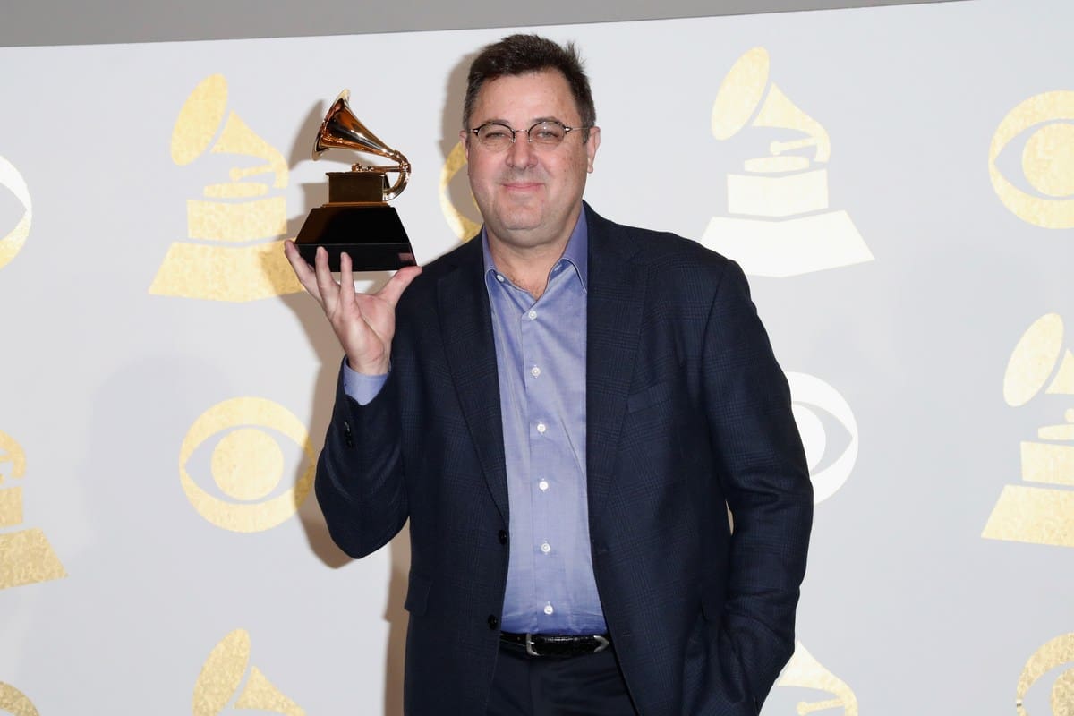 Vince Gill – Cantante de country con 22 premios Grammy a lo largo de su carrera