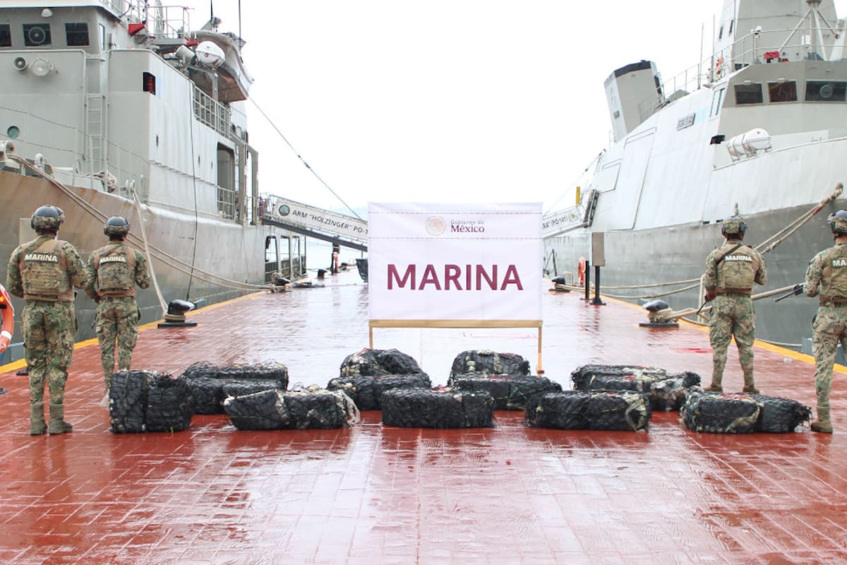 Tras detectar una lancha sospechosa al sur de Guerrero, la Armada encuentra 13 bultos con 829 kilos de cocaína; ya suman más de 72 toneladas de esa droga incautadas en operativos marítimos