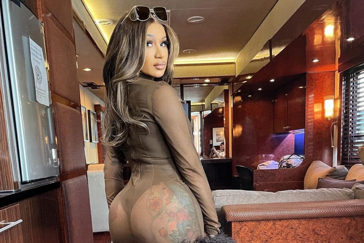 ¡Impresionante! Cardi B presume hermoso tatuaje que cubre gran parte de su espalda, desde el cuello hasta sus muslos