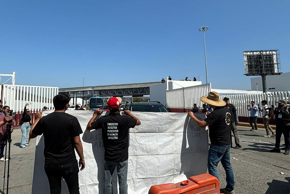 Los profesores partieron desde las oficinas del SEE en Zona Río hasta la Garita del Chaparral.