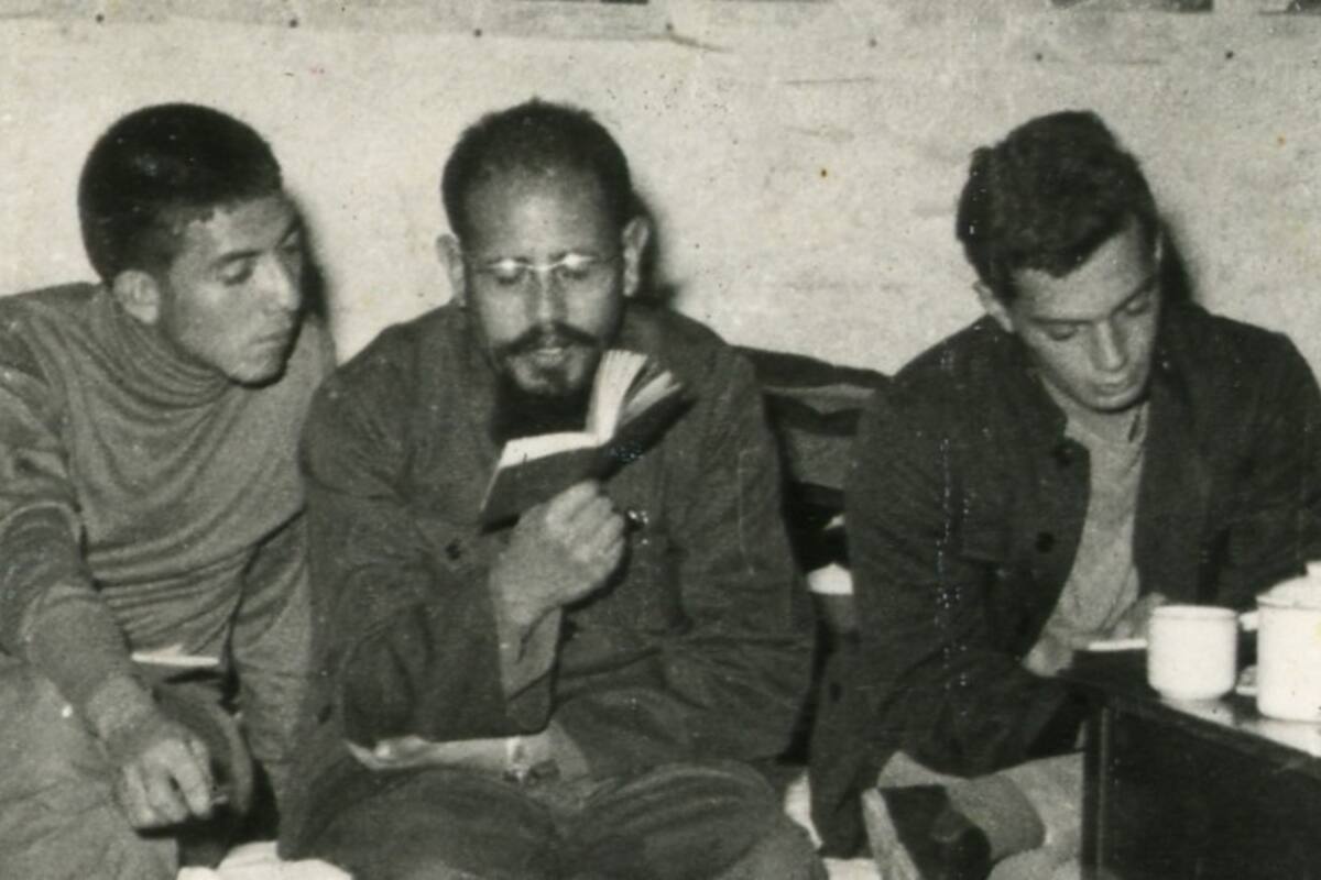 "Los latinoamericanos deberían estudiar cómo los chinos lograron sacar adelante ese país": Sergio Cabrera, el cineasta colombiano que militó en las milicias de Mao en China