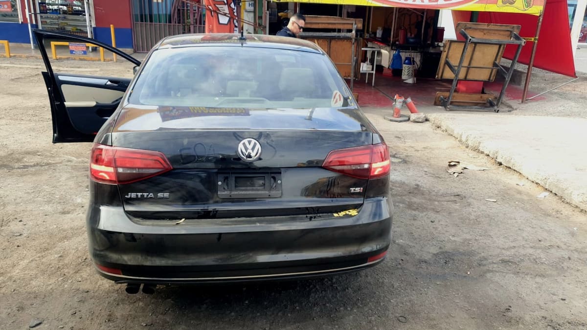 el C5 alertó sobre una persona armada que circulaba a bordo de un Volkswagen Jetta negro, modelo 2015 y sin placas, detectado en el entronque de los bulevares Benito Juárez y Lázaro Cárdenas l Foto: Cortesía