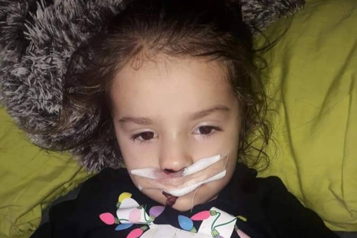 Piden apoyo para operar a Melody; padece un tumor