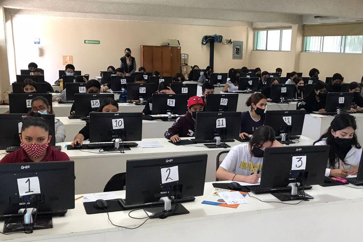'Prepa' Lázaro Cárdenas aplica examen de nuevo ingreso