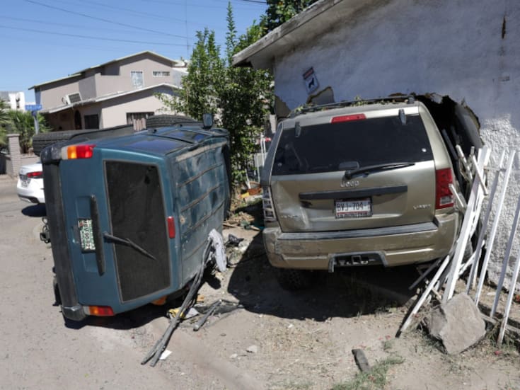 Presunto asalto provoca persecución y choque contra casa