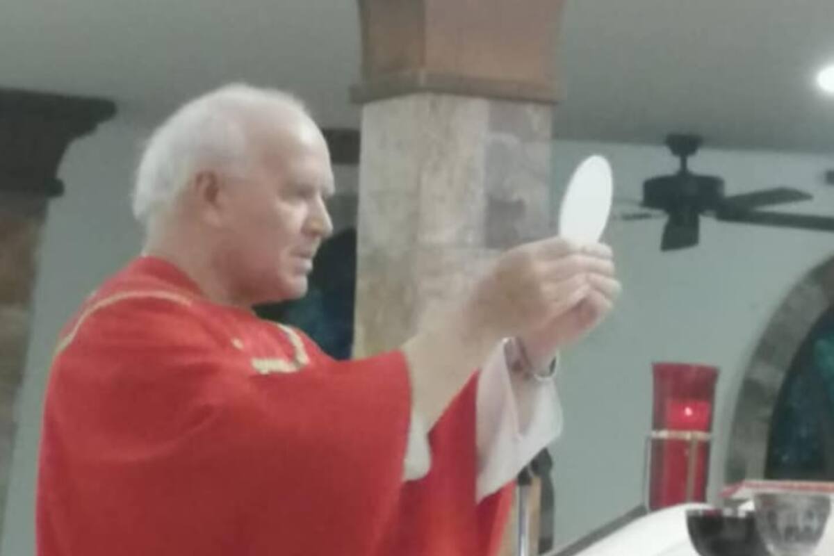 Padre Hugo Montaño Terán enfrenta el Covid-19 con tratamiento en casa