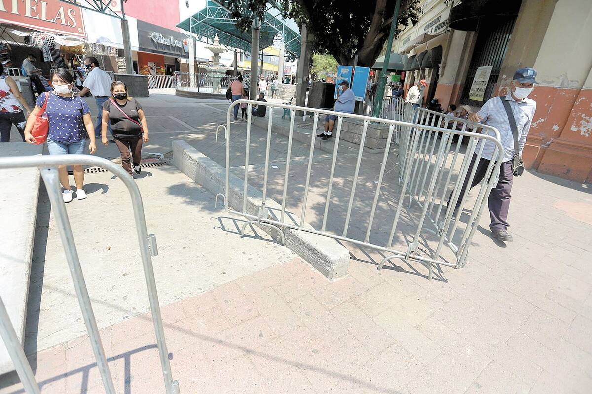 Amanece abierto andador en el Mercado