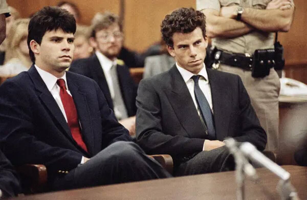 Erik y Lyle Menéndez en juicio por el asesinato de sus padres, en un caso que marcó la historia criminal de Estados Unidos.
