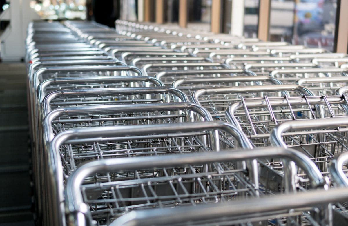 Devolver el carrito del supermercado puede parecer un gesto mínimo, pero la psicología lo relaciona con hábitos de responsabilidad, respeto por los demás y autocontrol en espacios compartidos. | Foto: Especial.