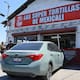 Conductor pierde el control y choca contra tortillería