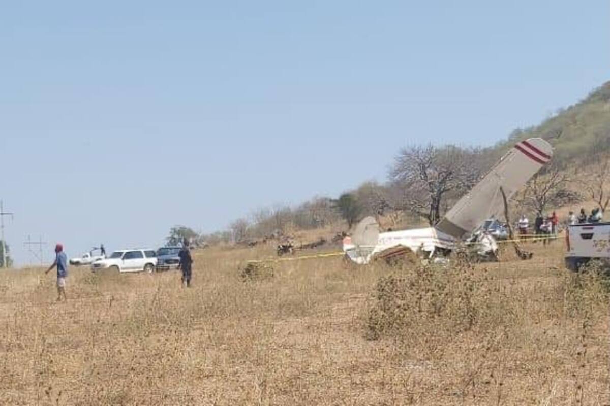 Desplome de avioneta en Michoacán deja un muero