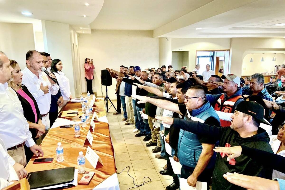 Sindicato de Burócratas reconoce a trabajadores de San Quintín por años de servicio