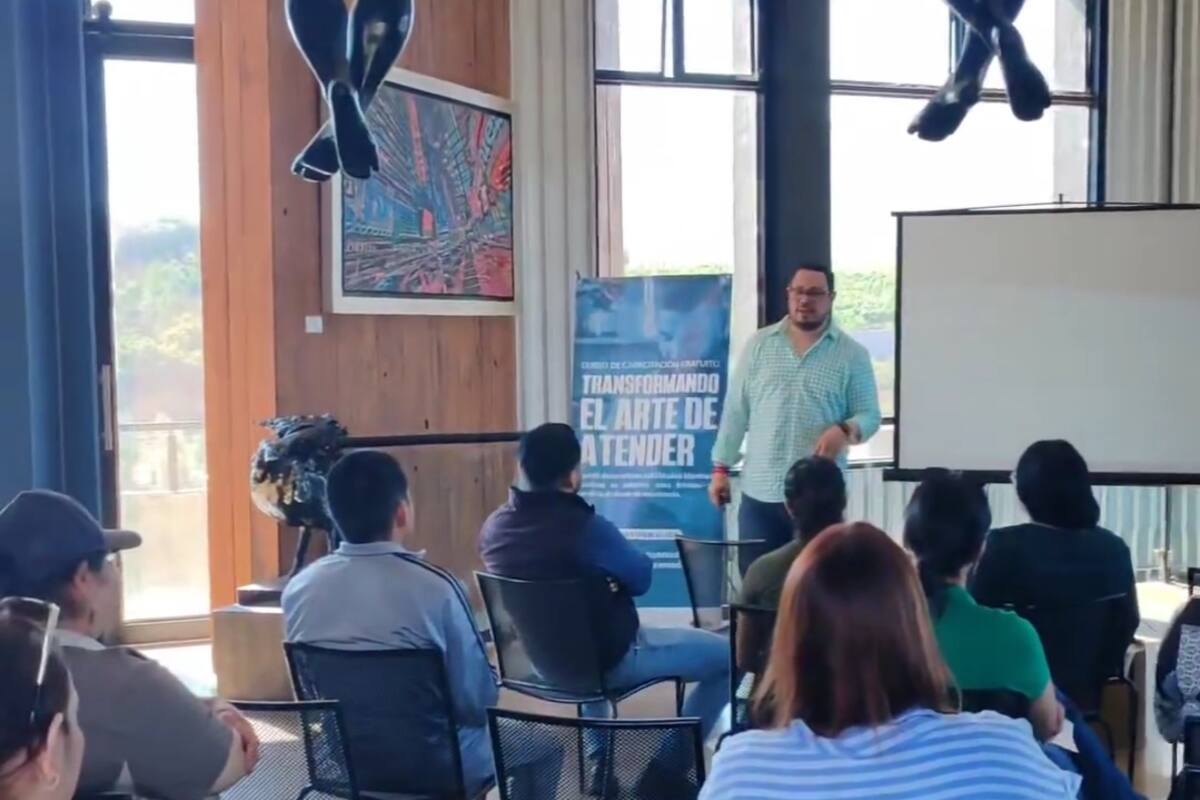 Capacitan a sector restaurantero de Ensenada