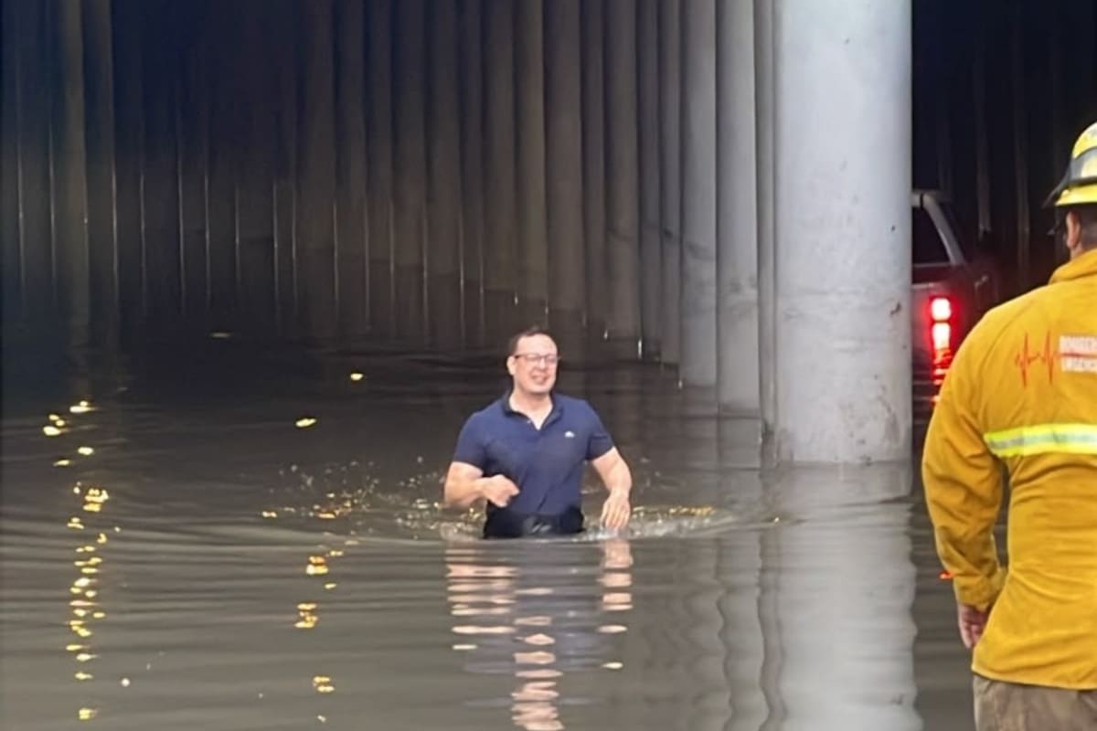 Lluvias dejan personas atrapadas en vehículos y viviendas inundadas en Mexicali