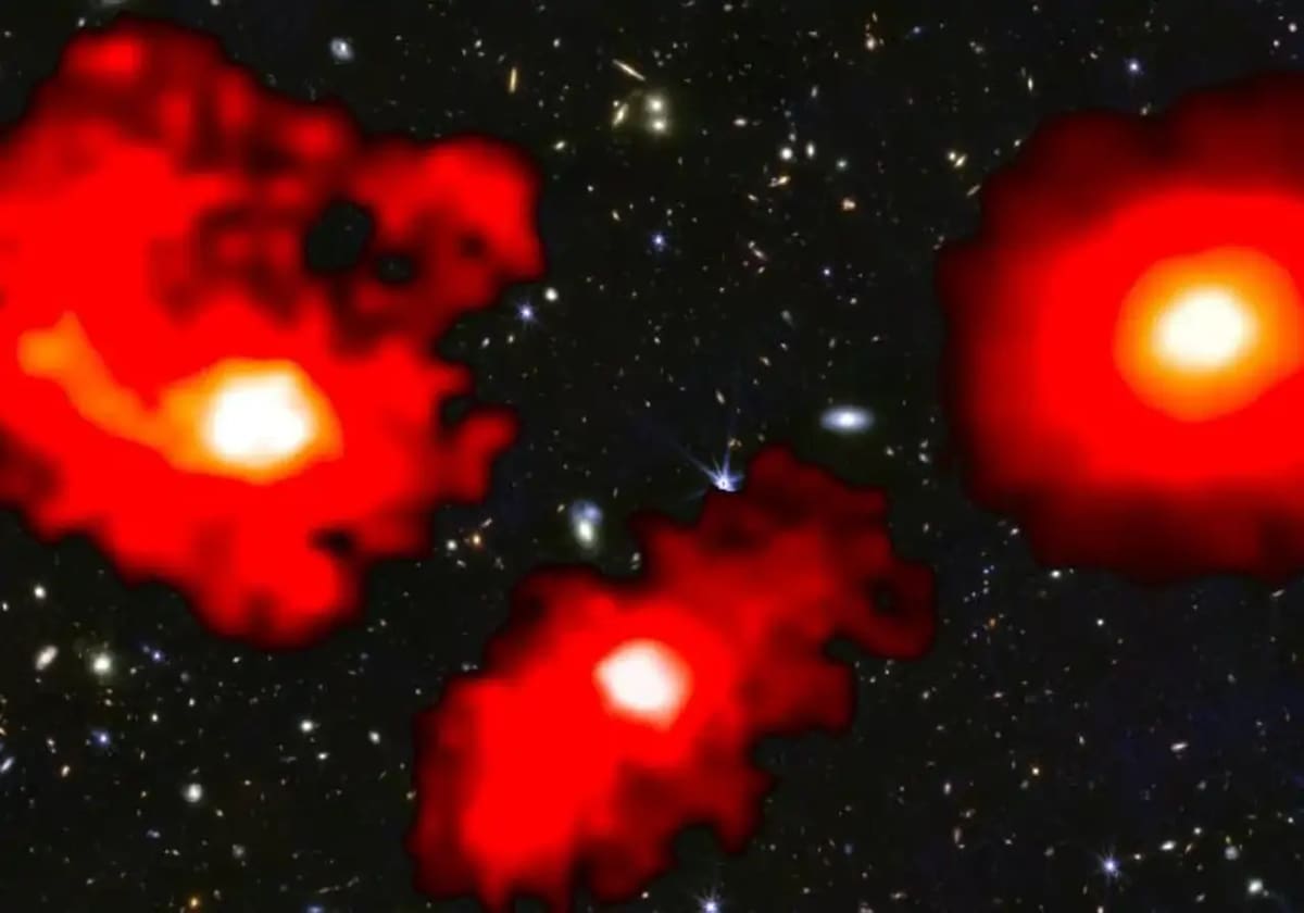 Los tres "monstruos rojos", observados por el Telescopio Espacial James Webb, son galaxias gigantescas y llenas de polvo que se formaron durante los primeros mil millones de años tras el Big Bang. / NASA.