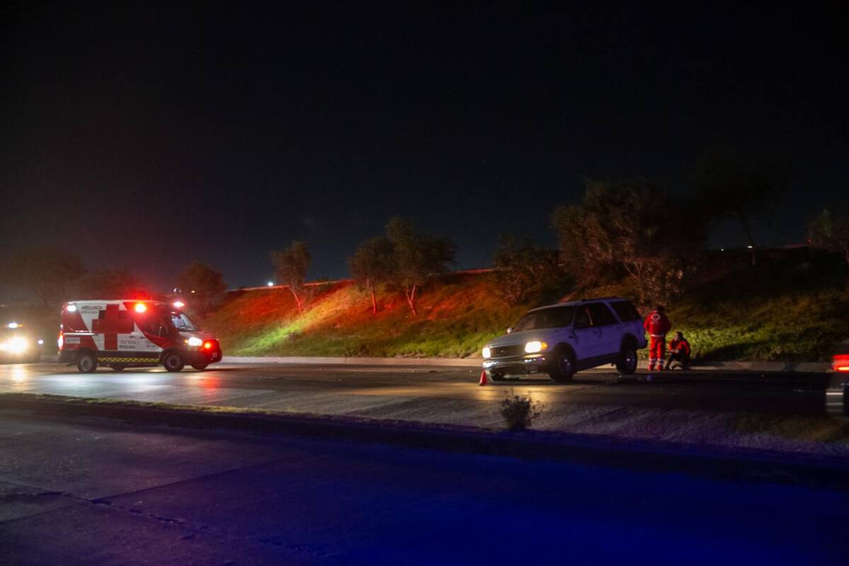 Una camioneta volcó a la altura de Los Álamos; la conductora resultó ilesa y no requirió traslado médico. Foto: Border Zoom