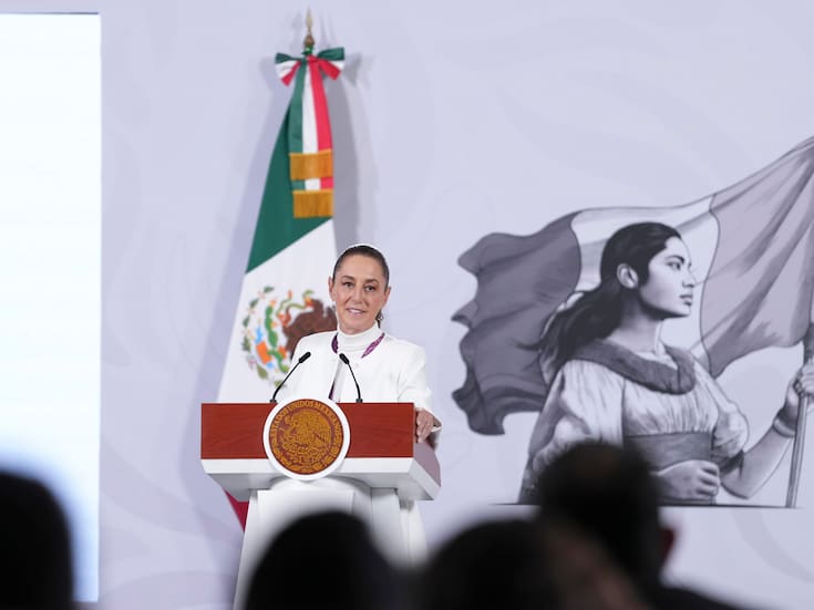 Sheinbaum reconoce lentitud en el abasto de medicamentos y pospone registro de credencial de salud hasta febrero o marzo