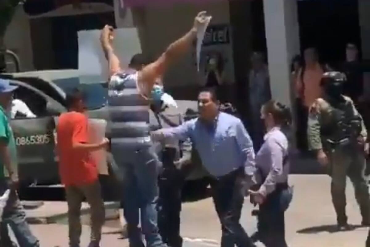 Denuncian penalmente a Silvano Aureoles por empujar a maestro tras bajar de auto militar