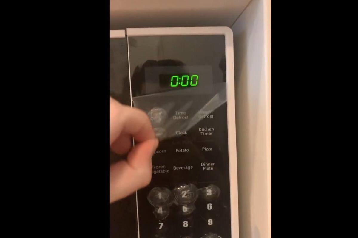 VIRAL: Hombre se hace tendencia al descubrir que usaba mal su microondas