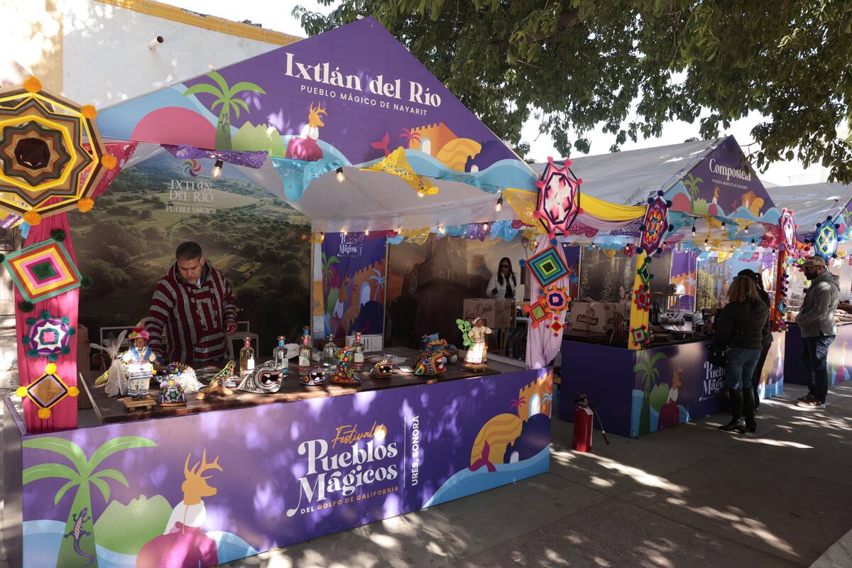 Coloridas artesanías llevaron los representantes de los 22 pueblos
mágicos a esta feria.