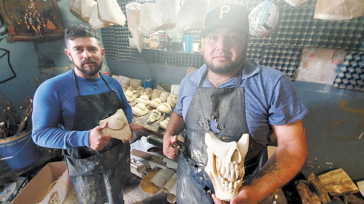 Luis Valdez y José Valenzuela tienen fama como artesanos.