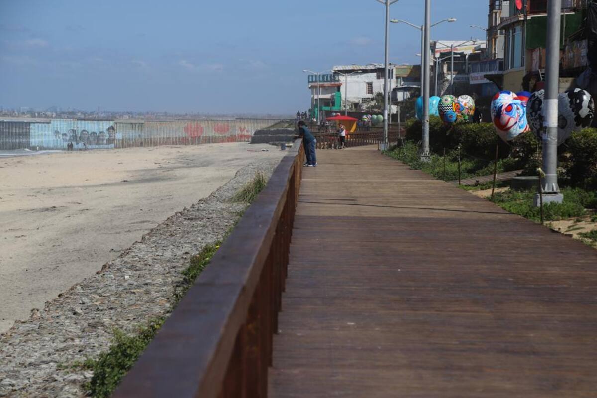 Recorren malecón de Playas de Tijuana para invitar a no salir de casa