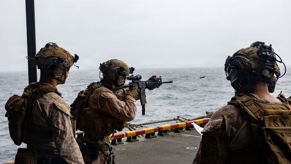 Tras rechazar propuesta de Irán para acabar la guerra, Estados Unidos despliega a miles de militares y un tercer grupo de portaaviones en Medio Oriente mientras el conflicto entra a su octavo mes