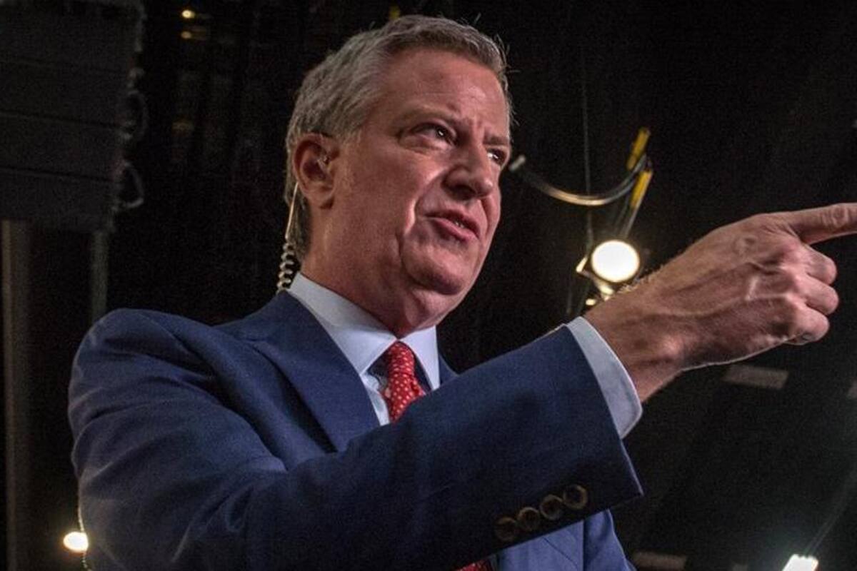 Nueva York estudiará cambiar su escudo, que muestra a un nativo americano