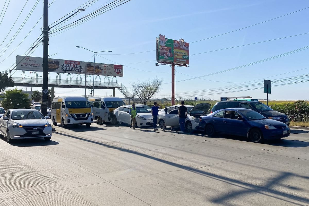 Carambola interrumpe la circulación en Calzada Tecnológico
