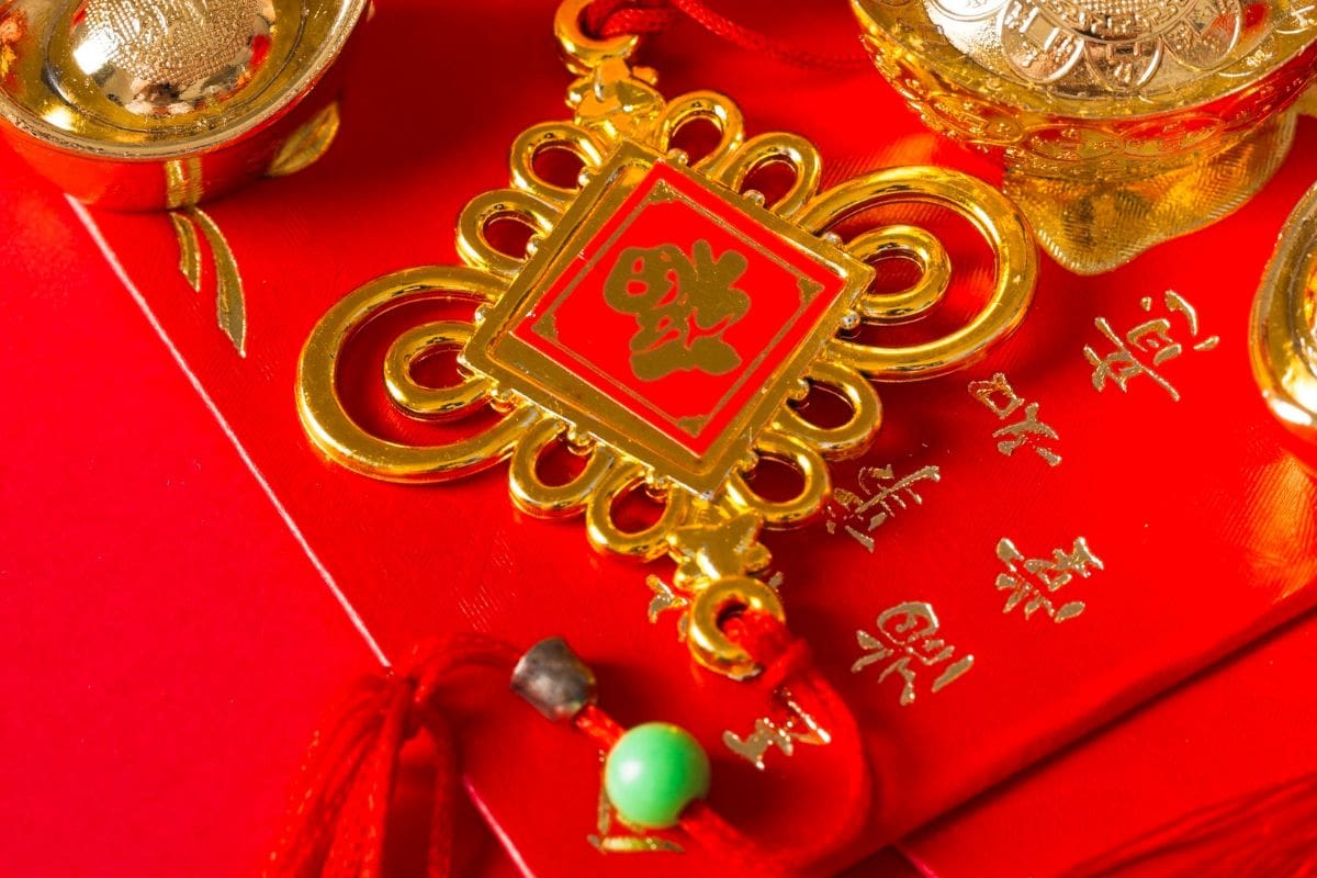 Amuletos de la suerte para cada signo del horóscopo chino en 2026: qué usar en el Año del Caballo de Fuego para atraer protección y abundancia