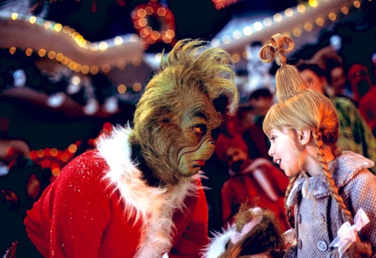 Jim Carrey y Taylor Momsen en "El Grinch" (2000) | Cuenta de X: @DaffyWoody