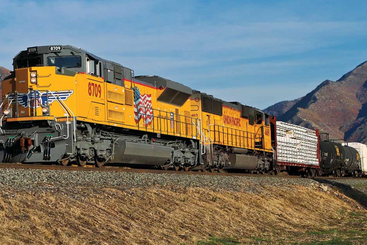 Estados Unidos restringe operaciones de trenes mexicanos por fallas de seguridad en comunicaciones en inglés