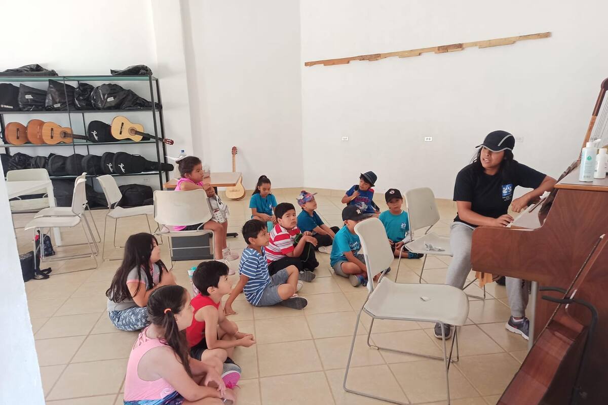 Instalan energía eléctrica en el Club de Niños y Niñas de Rosarito