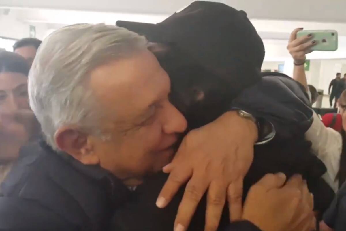 "Líder del entretenimiento de niñas y niños": AMLO envía pésame a familia de Cepillín