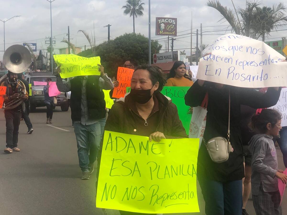 Los inconformes lanzaron consignas de la nominación de Rocío Adame Muñoz, quienes dicen, no los representa.