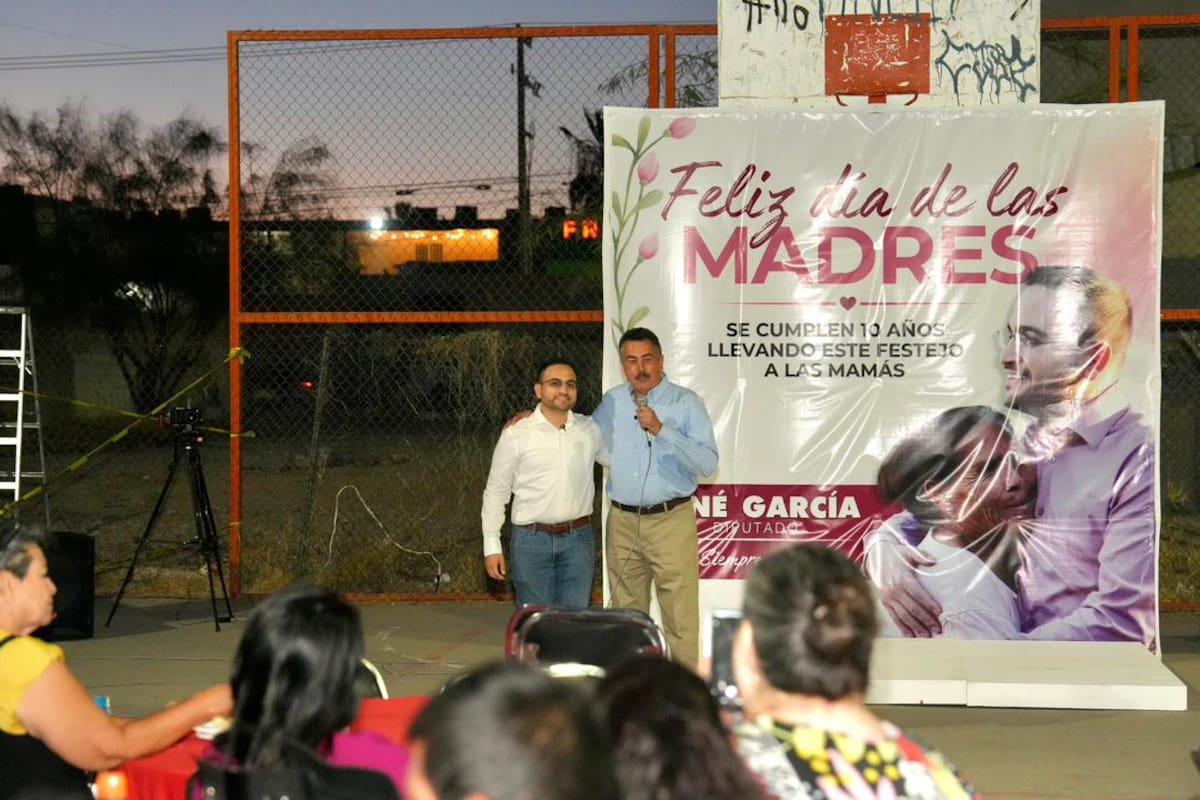 Javier Lamarque y René García celebran a las mamás del Distrito 12, en Hermosillo