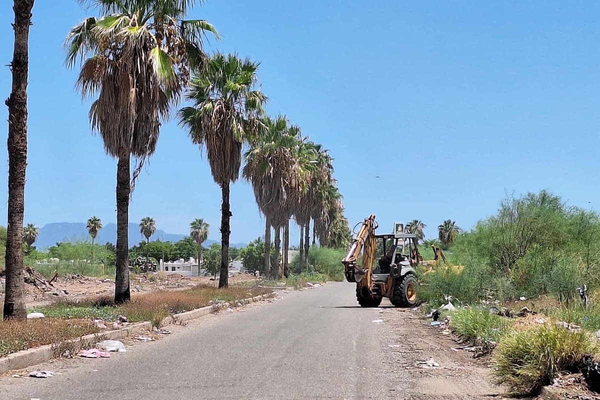 Limpian basurero clandestino al poniente de Ciudad Obregón