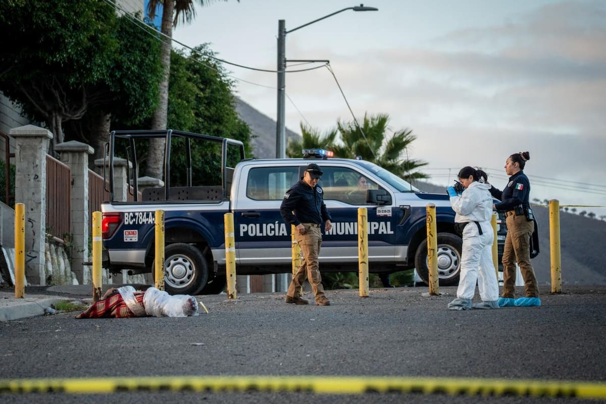 El cuerpo fue encontrado envuelto en plástico y cubierto con una cobija en vía pública. Border Zoom