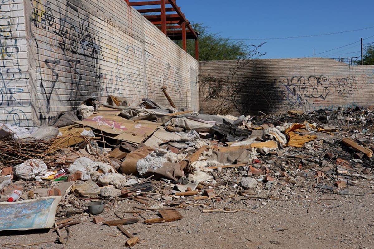 Van 13 detenidos por tirar basura en predios y lotes abandonados