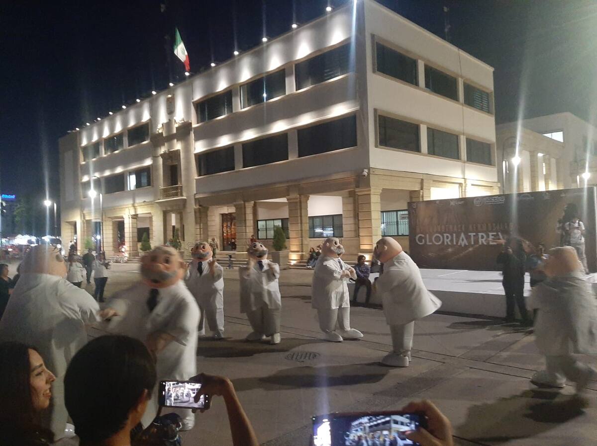 Las icónicas botargas del Dr. Simi se sumaron a las dinámicas. / Imagen por Gabriela Rivera P.