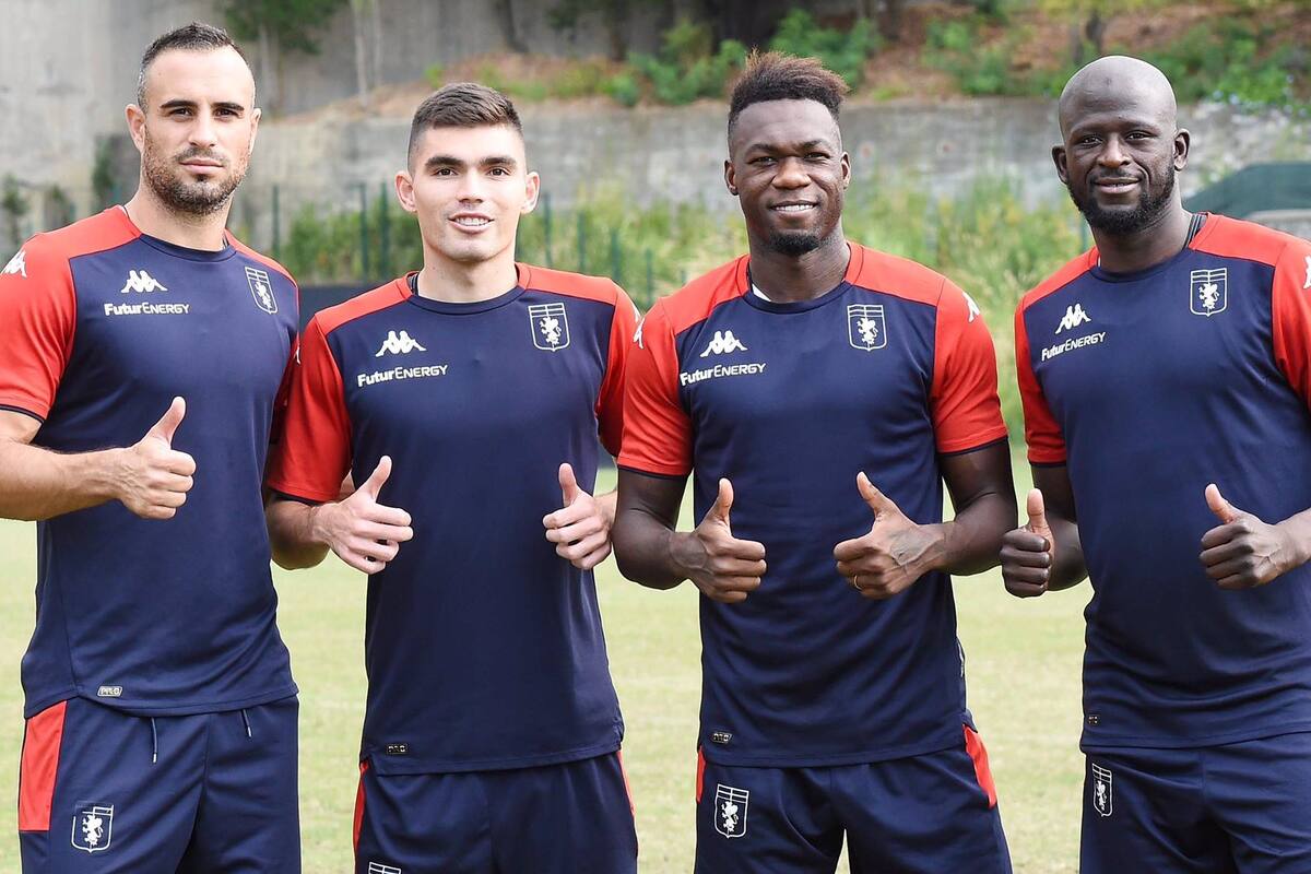 Johan Vásquez es convocado por primera vez por Genoa; ¿cuándo debutará?