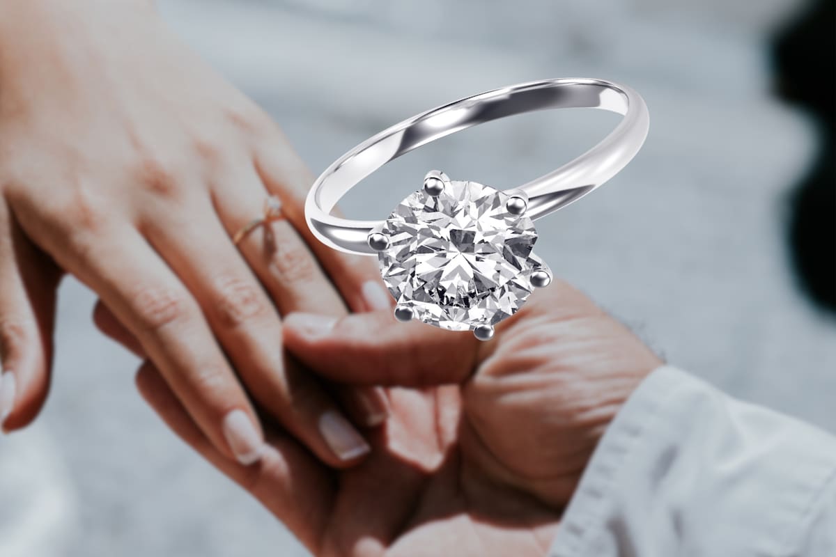 ¿Anillos de compromiso naturales o de Walmart?