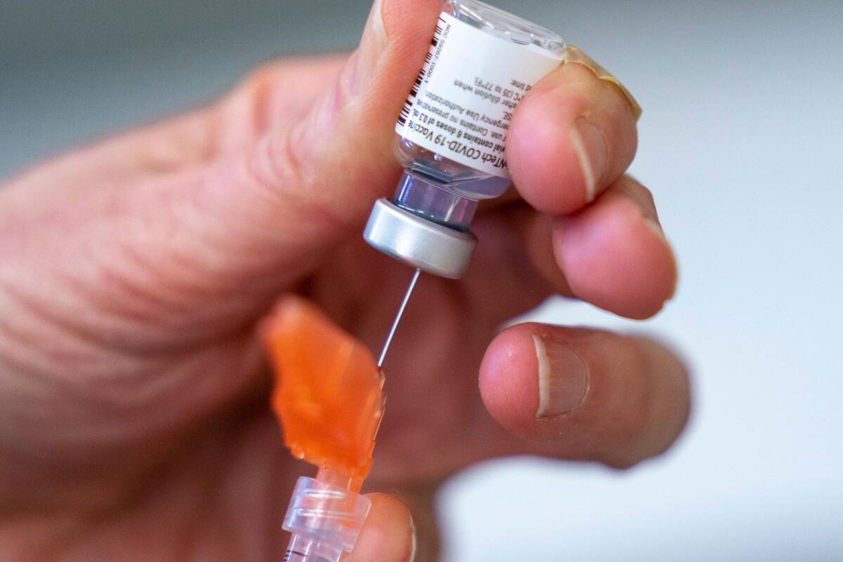 Adultos mayores no creían en Covid hasta que su hija se contagió, ahora piden ser vacunados
